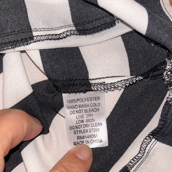 Monteau Black and White Striped Sleeveless Blouse Size S‎ - Picture 5 of 7